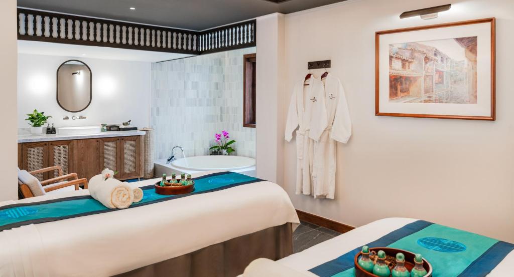 Postel nebo postele na pokoji v ubytování Anantara Hoi An Resort