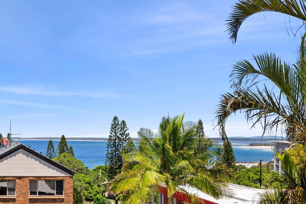 a view of the ocean from a house at Cheltenham Unit 4 in Caloundra