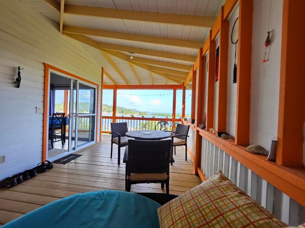 Istumisnurk majutusasutuses Roatan - house for 4 by the sea