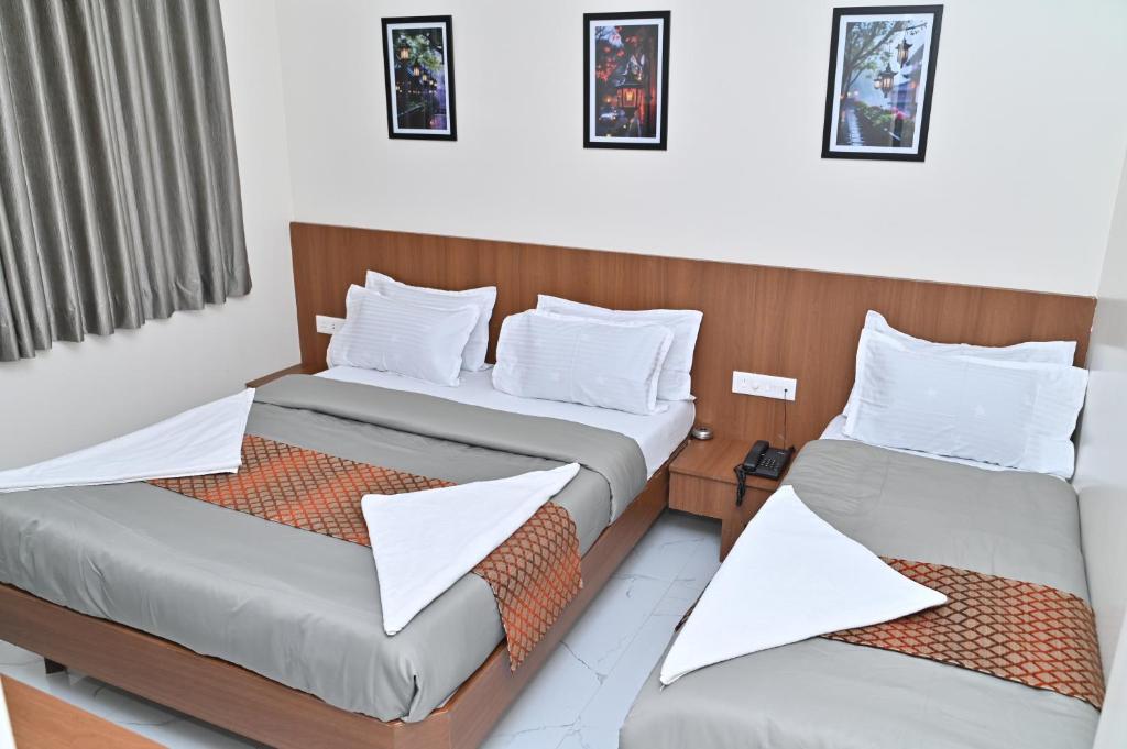 Postel nebo postele na pokoji v ubytování Hotel Sai Sneha