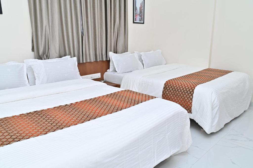 Postel nebo postele na pokoji v ubytování Hotel Sai Sneha
