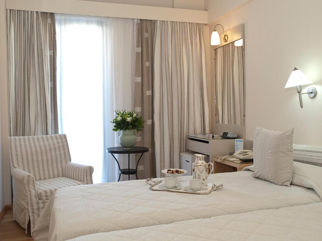 Postel nebo postele na pokoji v ubytování The Park Hotel Piraeus