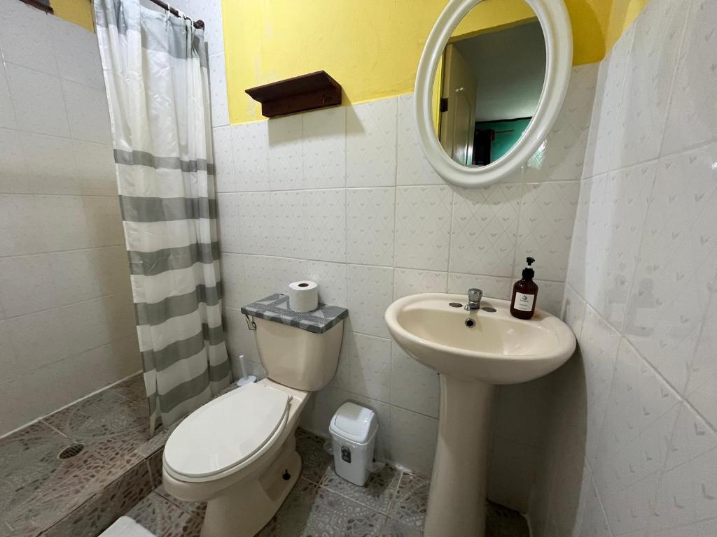 A bathroom at Hostal Cay
