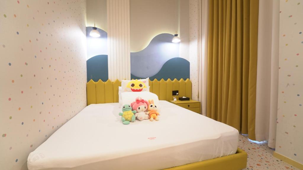 Postel nebo postele na pokoji v ubytování Almond Kids Poolvilla Nampo