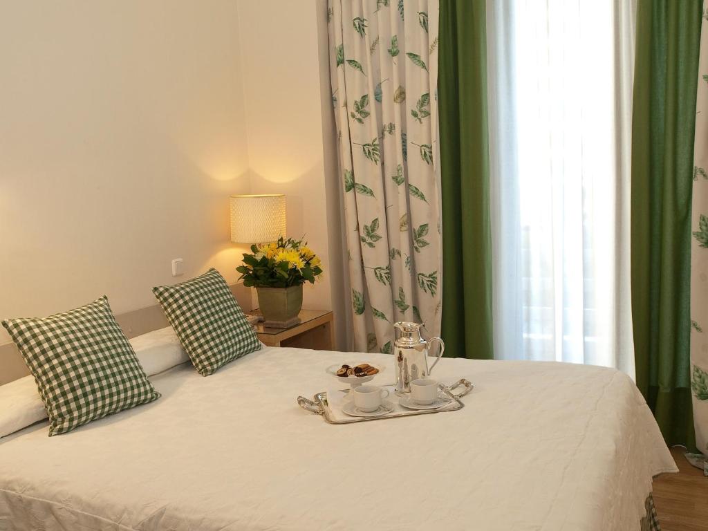 Postel nebo postele na pokoji v ubytování The Park Hotel Piraeus