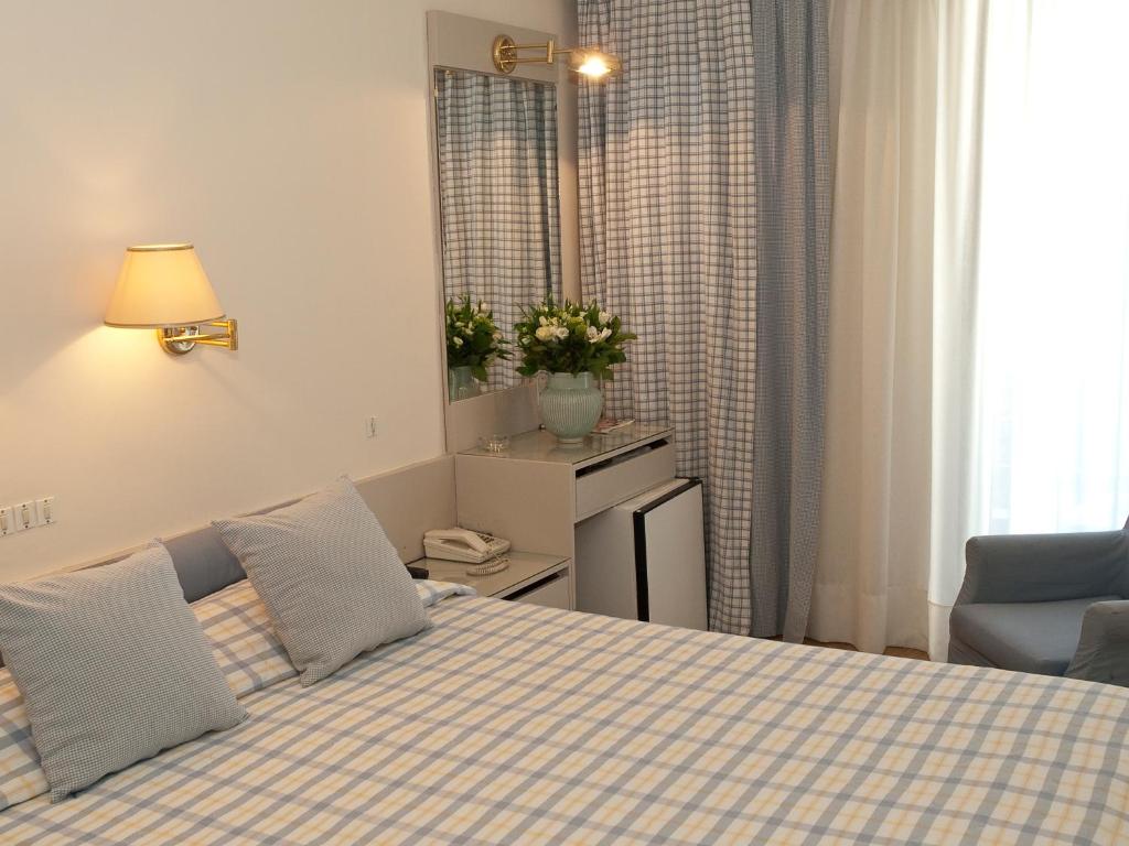 Postel nebo postele na pokoji v ubytování The Park Hotel Piraeus
