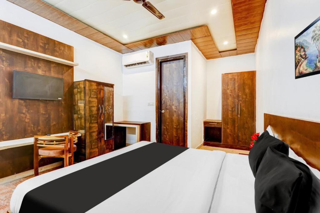 Postel nebo postele na pokoji v ubytování Hotel Viraj