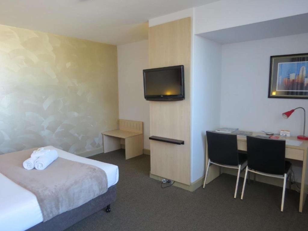 TV a/nebo společenská místnost v ubytování Metro Hotel Perth