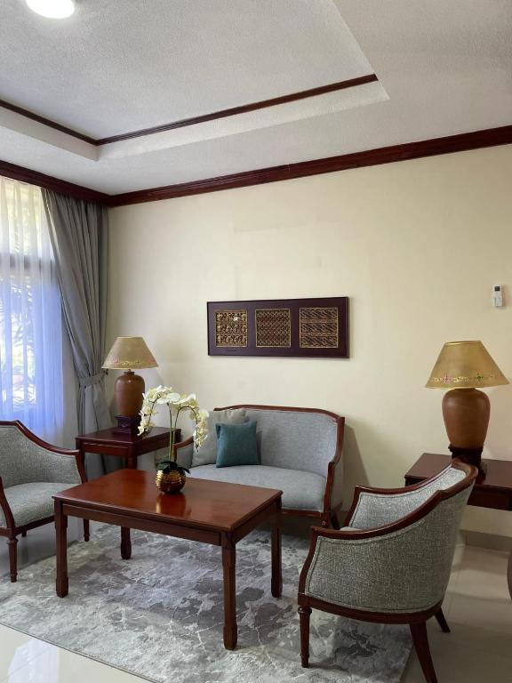 Posezení v ubytování Kusuma Sahid Prince Hotel Solo
