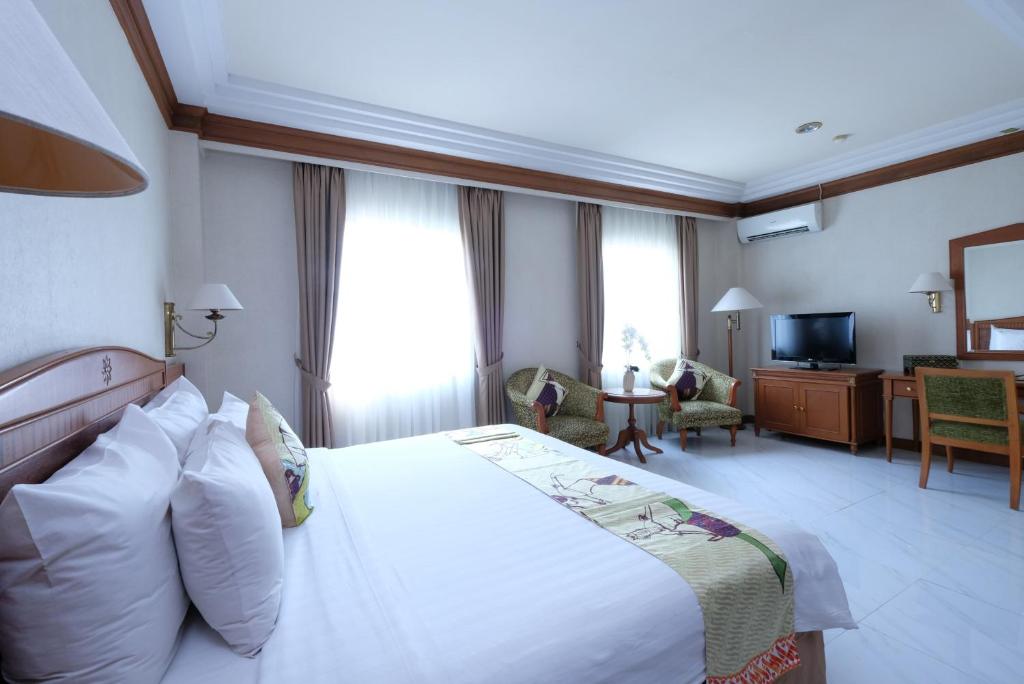 Postel nebo postele na pokoji v ubytování Kusuma Sahid Prince Hotel Solo