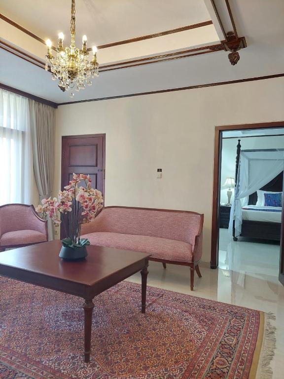 Posezení v ubytování Kusuma Sahid Prince Hotel Solo