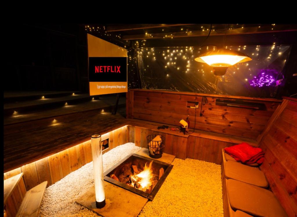 Gallery image of Fireside Lodge near Golf, Ski & Lake in Ågesta