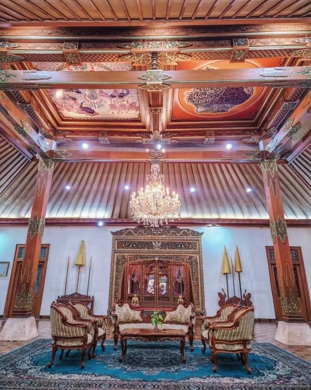 Posezení v ubytování Kusuma Sahid Prince Hotel Solo