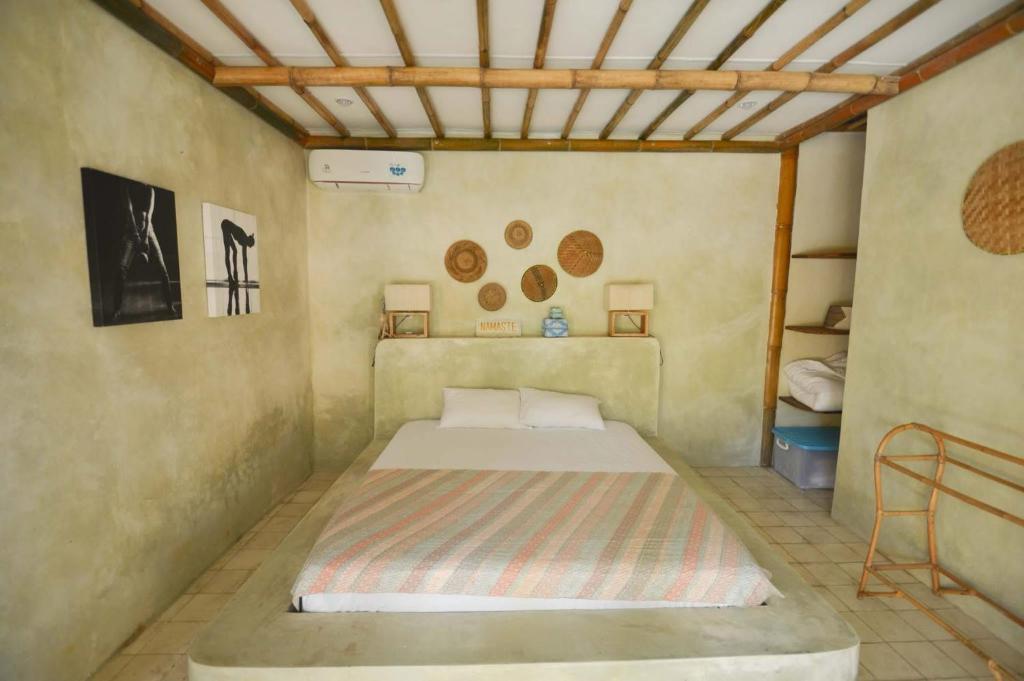 Postel nebo postele na pokoji v ubytování Tipsea Turtle Gili Air