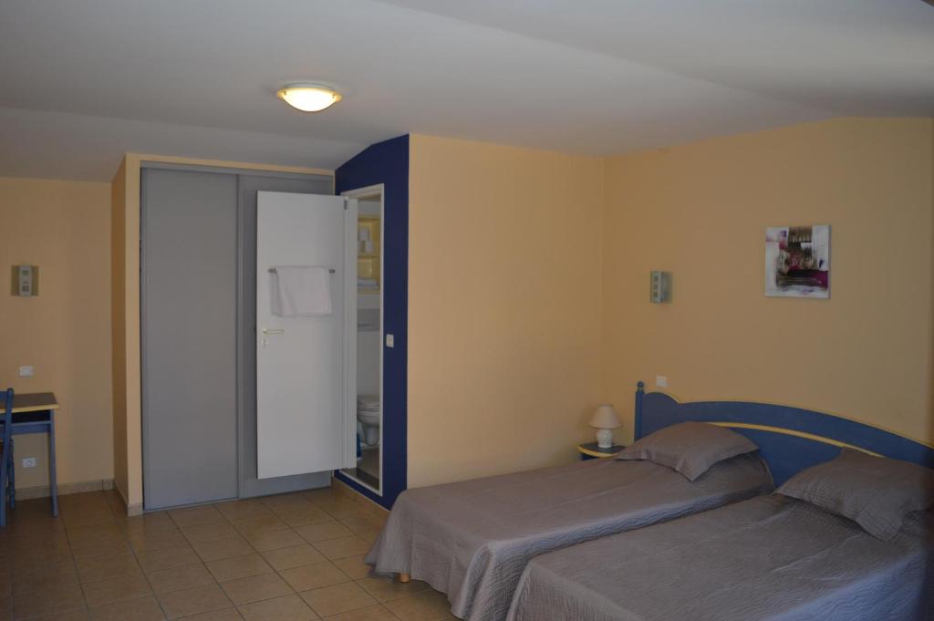 Postel nebo postele na pokoji v ubytování Côté Midi Chambre d'hôte