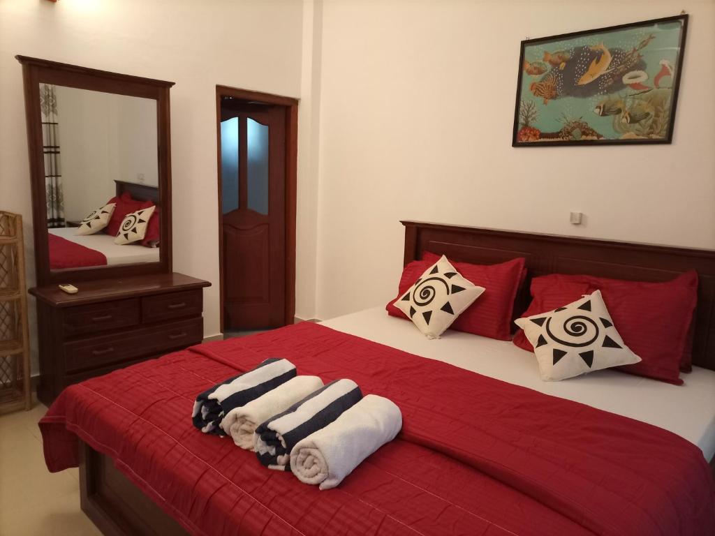 Postel nebo postele na pokoji v ubytování Senu Beach villa