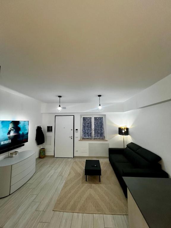 TV o dispositivi per l'intrattenimento presso Elegant & Spacious 2BR 2BA Unit with Private Patio