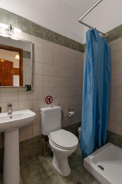 Vannituba majutusasutuses Akrogiali