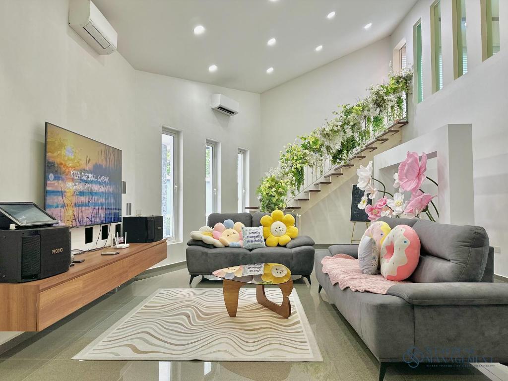 Khu vực ghế ngồi tại Mount Austin Landed Homestay 16pax Karaoke Jacuzzi BBQ by Stayrene