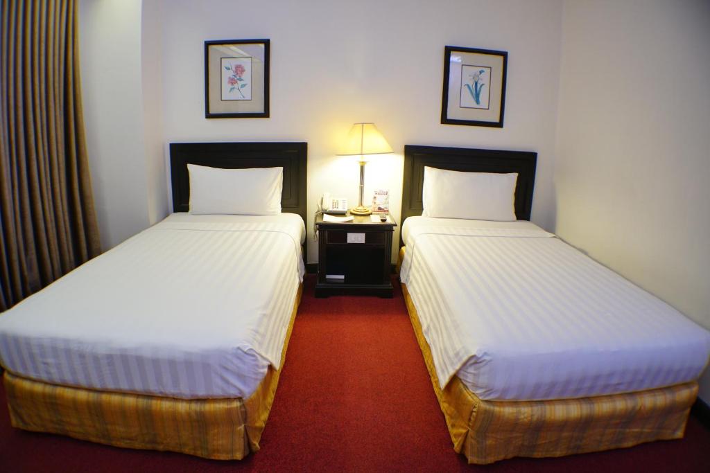 Postel nebo postele na pokoji v ubytování Bayview Park Hotel Manila