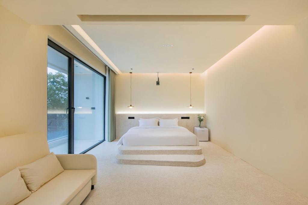 BaishuiwanRomantic July in the Wild Sky Garden Private Bath Starry Sky Swimming Pool Wild Luxury Viewing B&B的相册照片