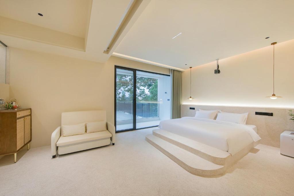BaishuiwanRomantic July in the Wild Sky Garden Private Bath Starry Sky Swimming Pool Wild Luxury Viewing B&B的相册照片