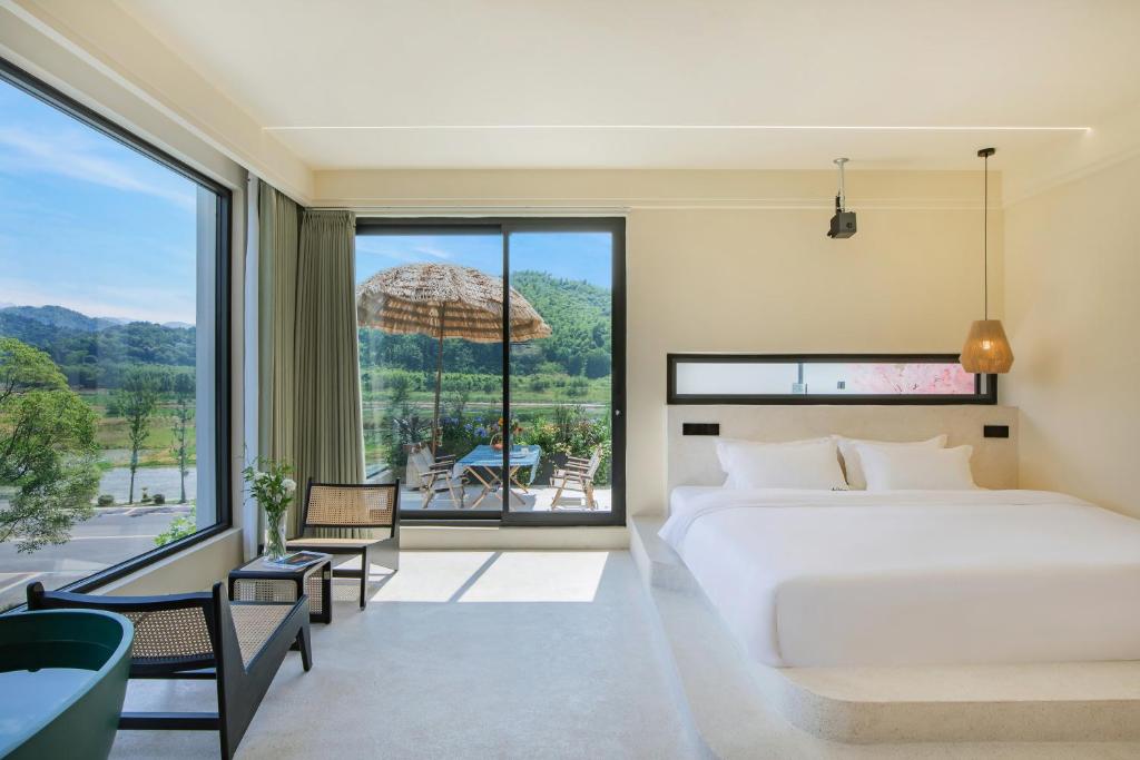 BaishuiwanRomantic July in the Wild Sky Garden Private Bath Starry Sky Swimming Pool Wild Luxury Viewing B&B的相册照片