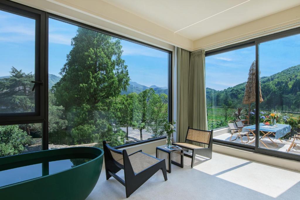 BaishuiwanRomantic July in the Wild Sky Garden Private Bath Starry Sky Swimming Pool Wild Luxury Viewing B&B的相册照片