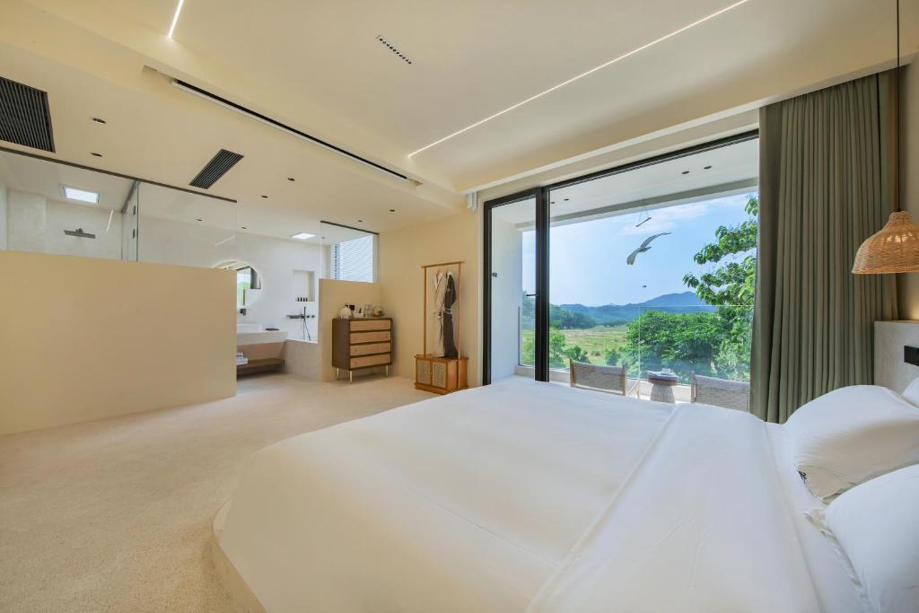 BaishuiwanRomantic July in the Wild Sky Garden Private Bath Starry Sky Swimming Pool Wild Luxury Viewing B&B的相册照片