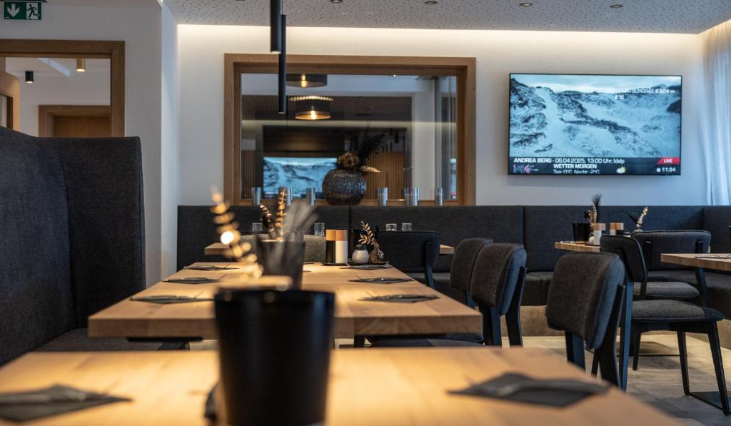 TV a/nebo společenská místnost v ubytování Hotel Lamtana