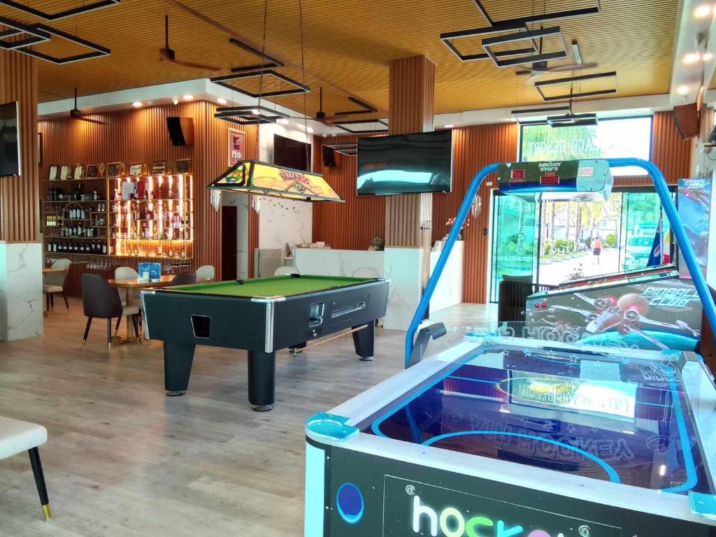Biliár nebo kulečník v ubytování Cave Beach Resort Boutique Luxury Accomodation
