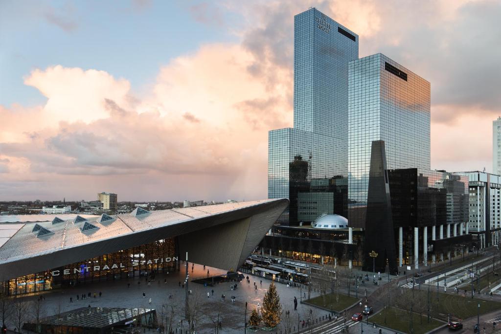 Nespecifikovaný výhled na destinaci Rotterdam nebo výhled na město při pohledu z aparthotelu