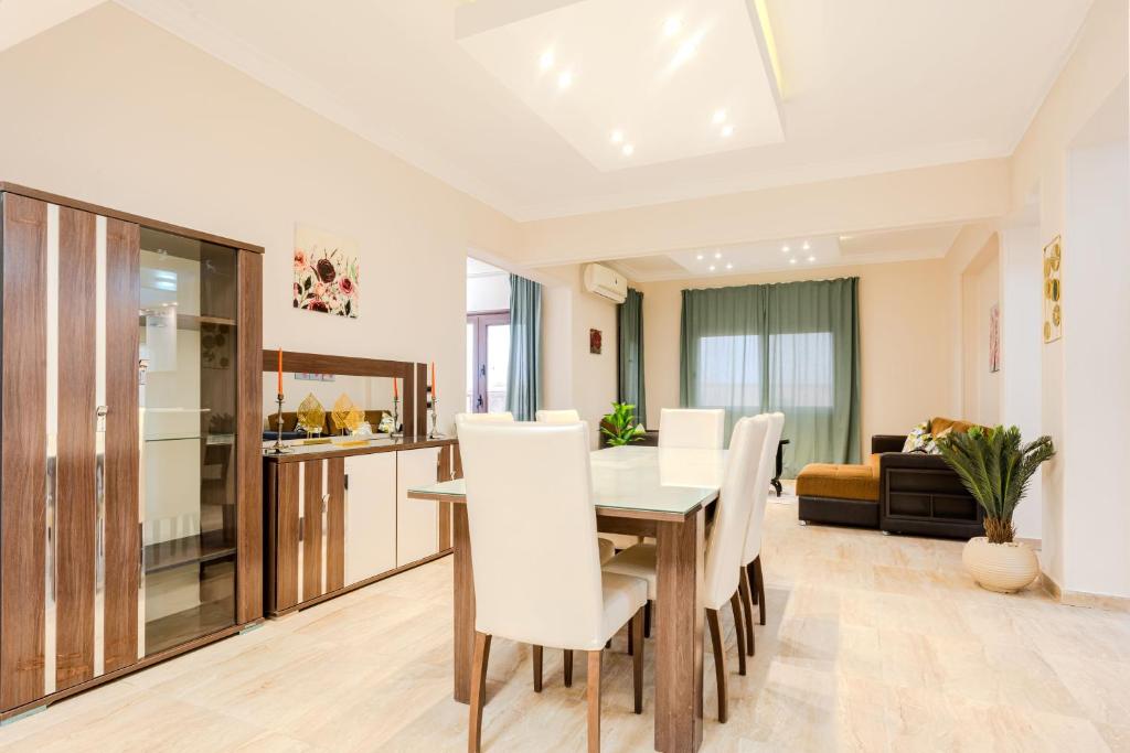 Kuchyň nebo kuchyňský kout v ubytování VESTA - El Sheikh Zayed Residence