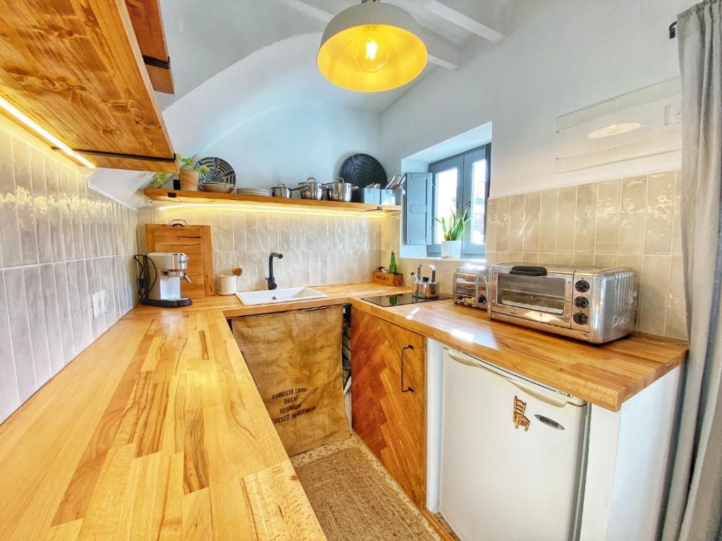 Kuchyň nebo kuchyňský kout v ubytování Castillo Suite 15 Comares