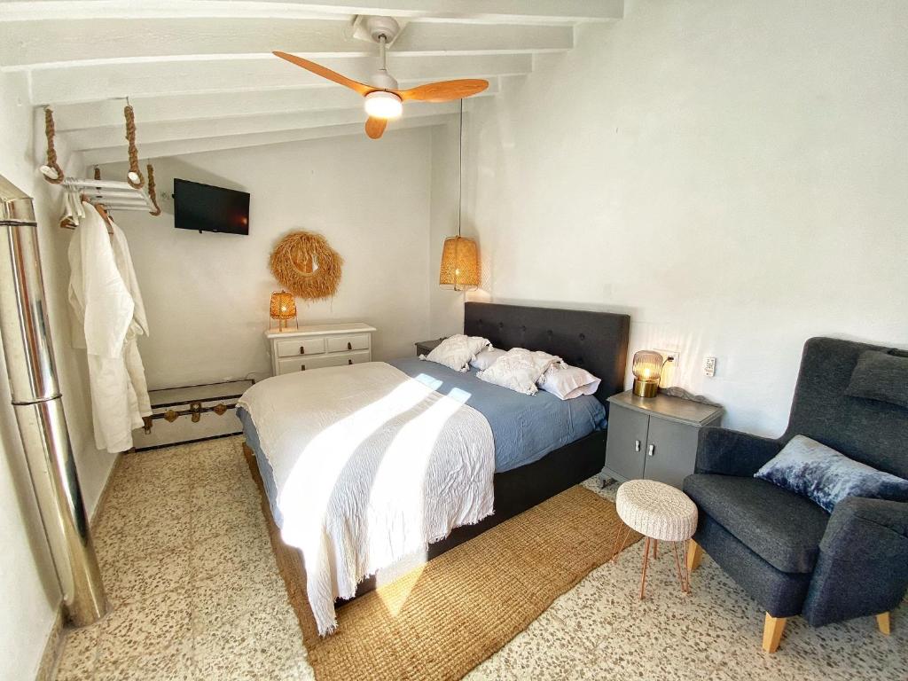 Postel nebo postele na pokoji v ubytování Castillo Suite 15 Comares