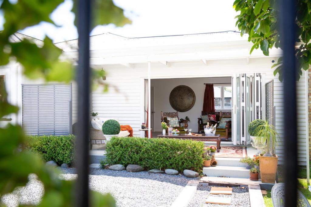 a home with a garden with a patio at Grace Road Cottage in Tauranga
