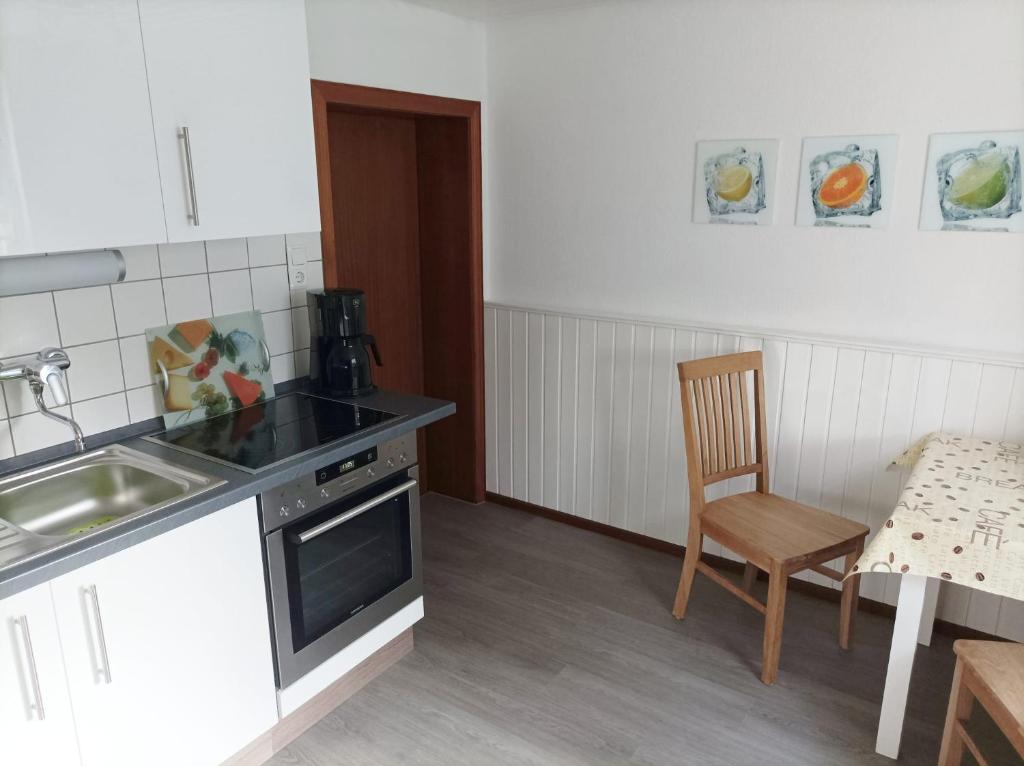 Kuchyň nebo kuchyňský kout v ubytování Poppenga - Feha Wallperle