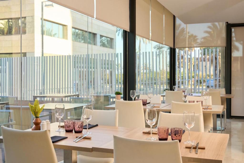 Catalonia Barcelona Beach - Resim 12