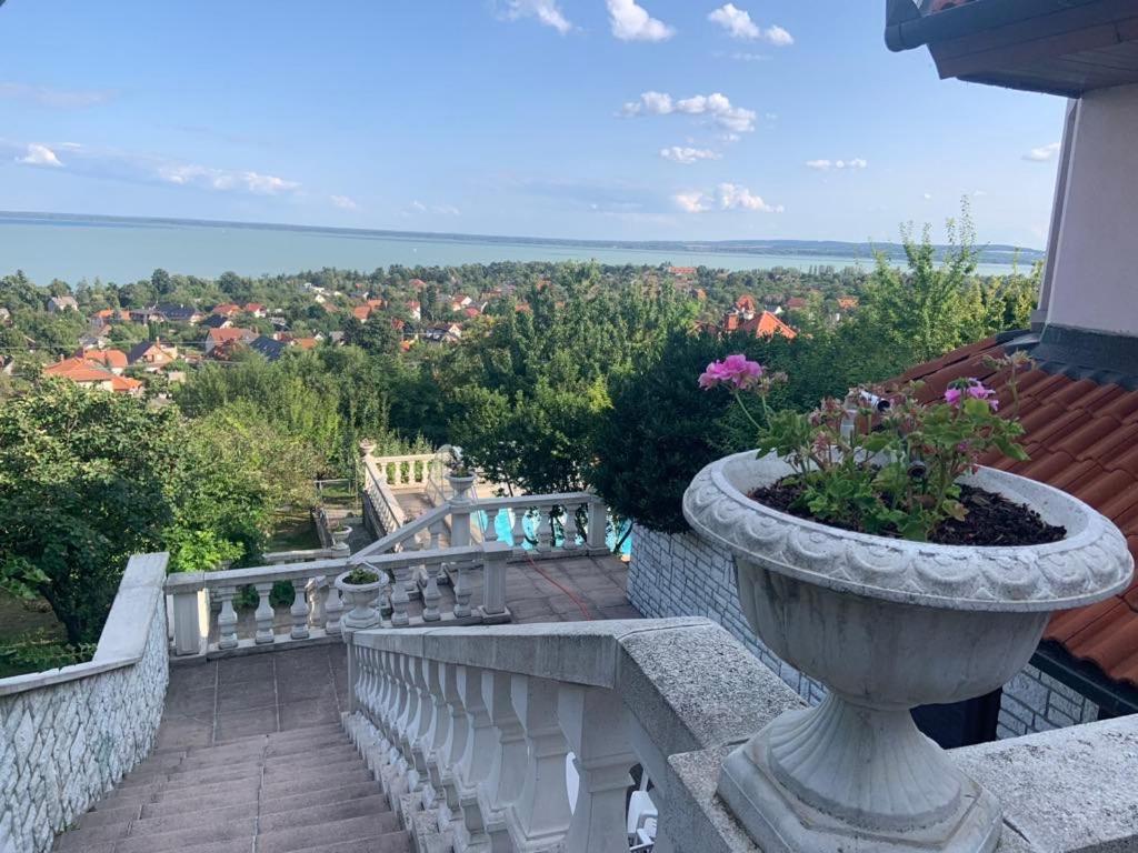 a vase with flowers in it on a balcony at Villa Kamilla in Balatongyörök