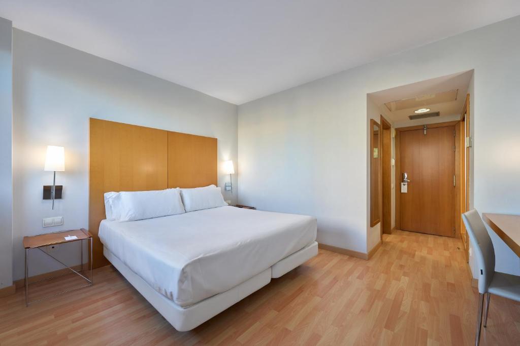 Catalonia Barcelona Beach - Resim 25