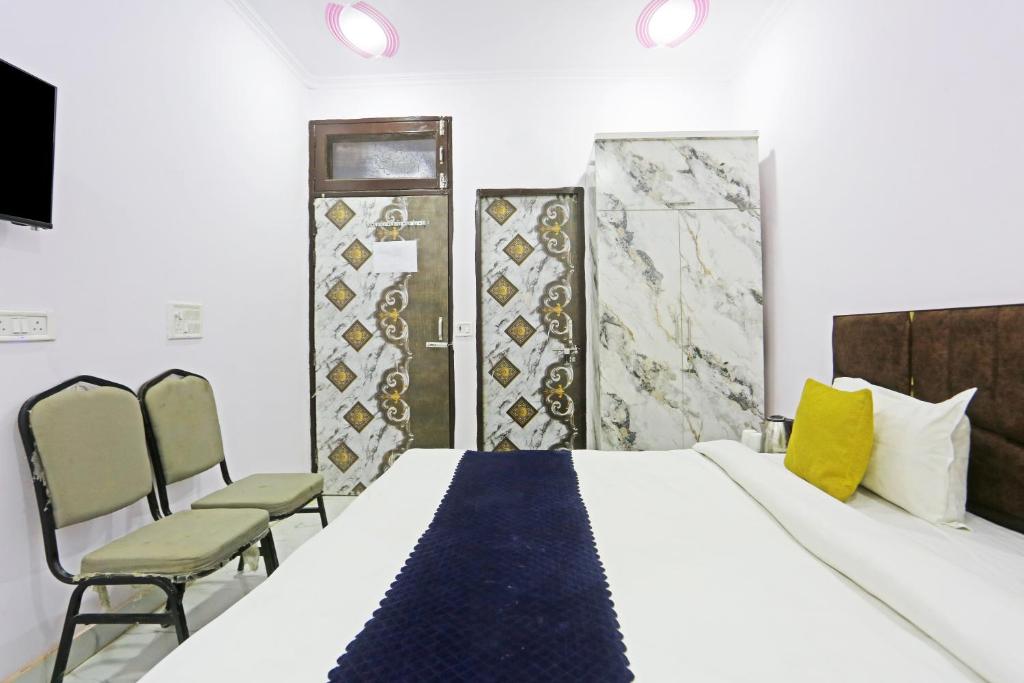 Postel nebo postele na pokoji v ubytování Twamev Residency