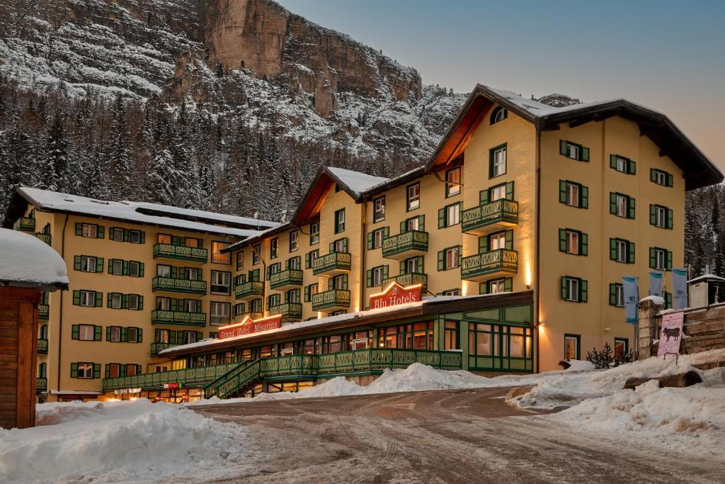 Nespecifikovaný výhled na hory nebo výhled na hory při pohledu z hotelu