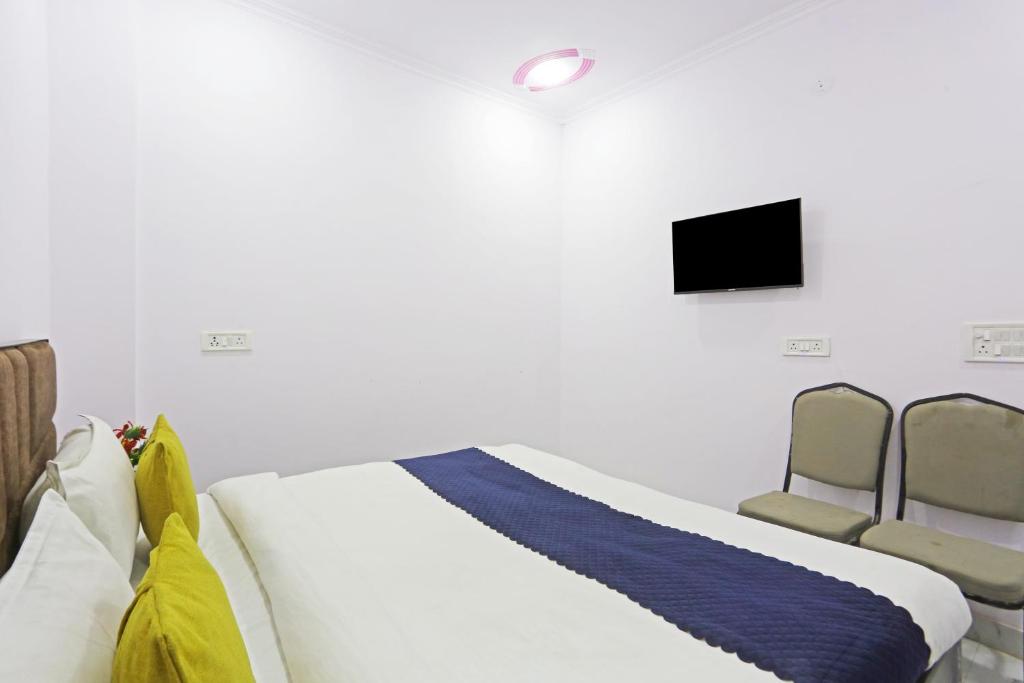 TV a/nebo společenská místnost v ubytování Twamev Residency