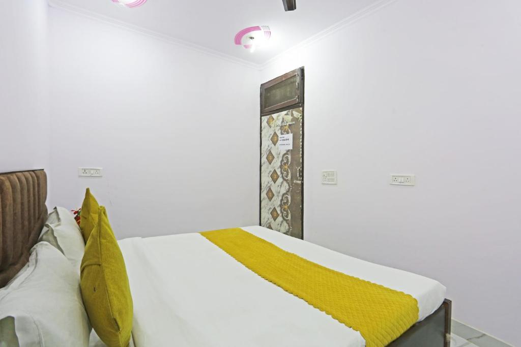 Postel nebo postele na pokoji v ubytování Twamev Residency