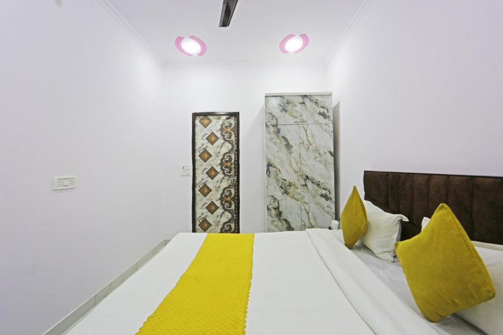 Postel nebo postele na pokoji v ubytování Twamev Residency