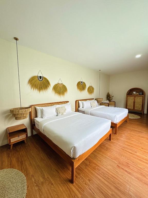 Postel nebo postele na pokoji v ubytování Mahika Jogja Villas With Private Pool