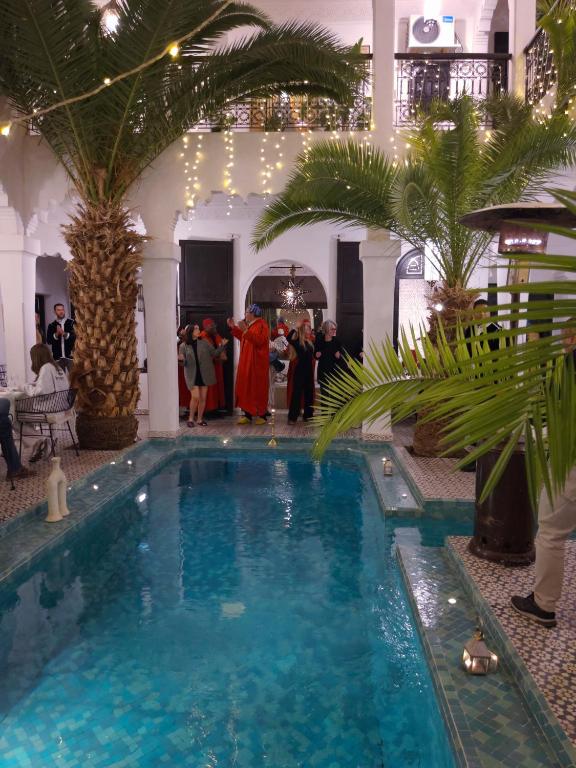 Bazén v ubytování Riad Fabiola Et Spa By La Siredrah nebo v jeho okolí