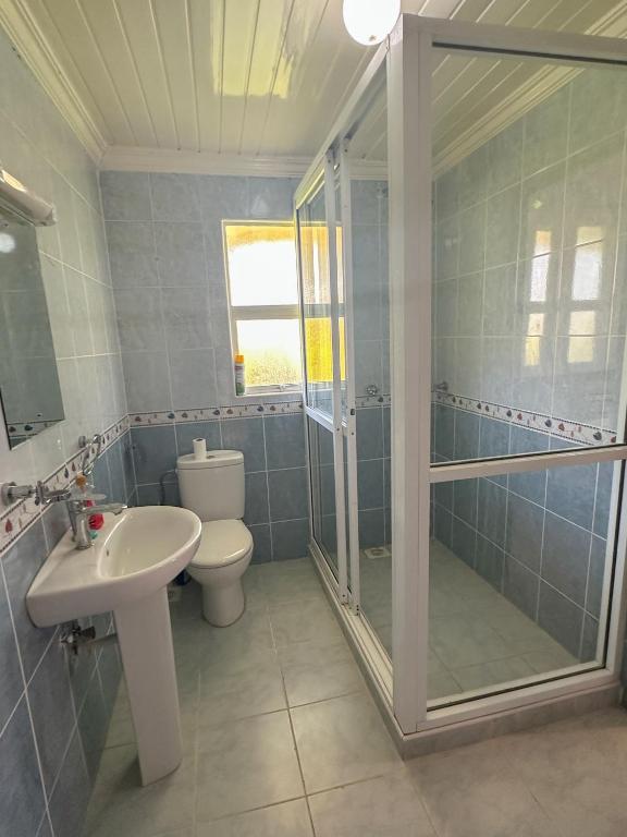 Koupelna v ubytování Modern Stylish 4-Bedroom With a Pool in Athi River