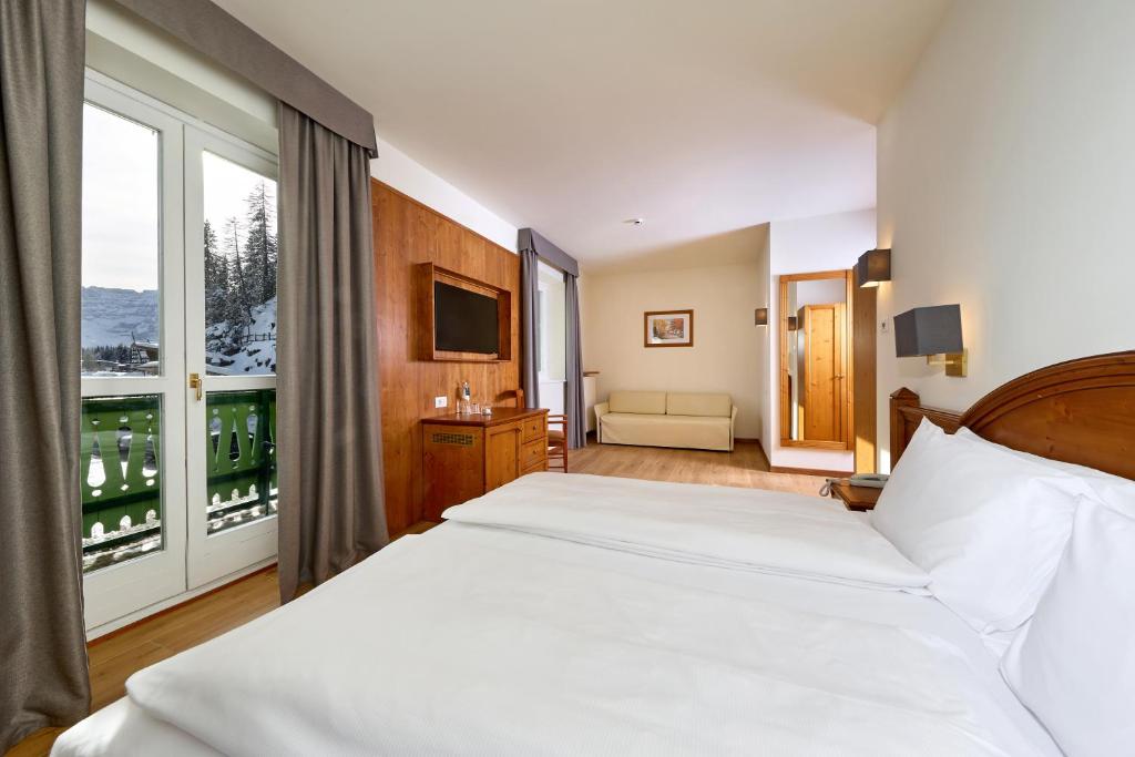 Postel nebo postele na pokoji v ubytování Grand Hotel Misurina