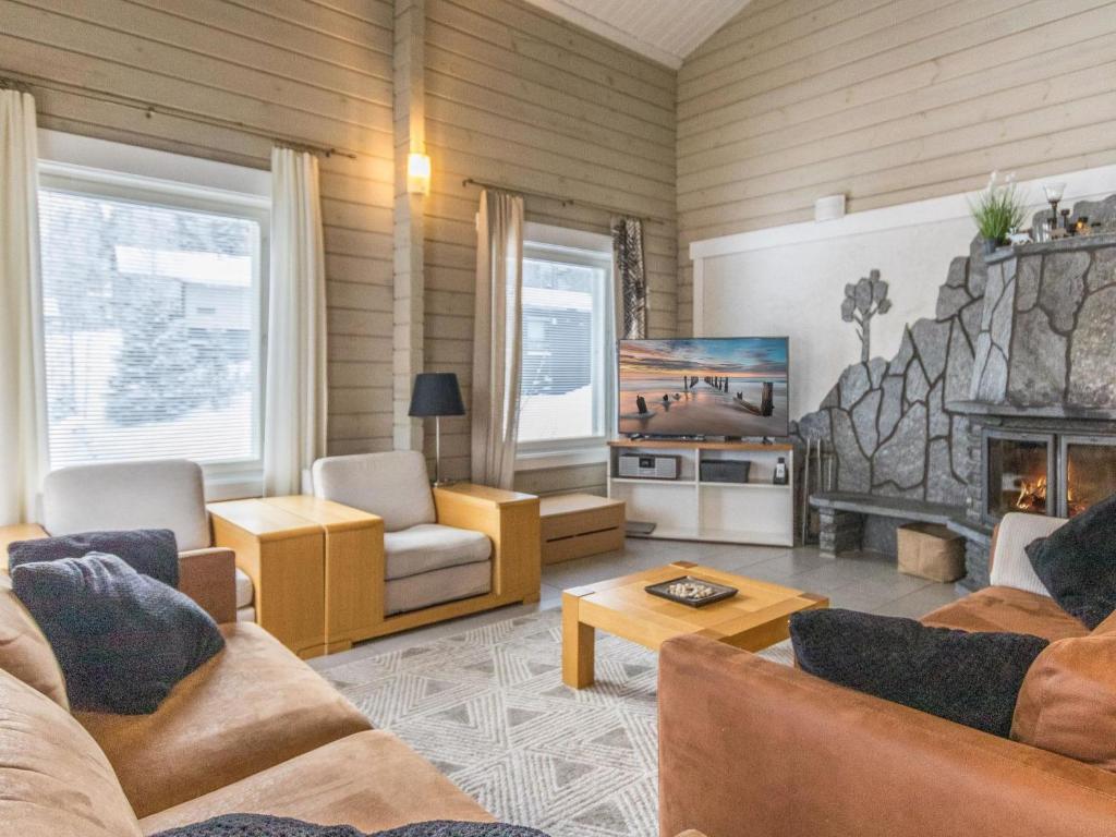 TV a/nebo společenská místnost v ubytování Holiday Home Uulanlinna b- paritalo by Interhome